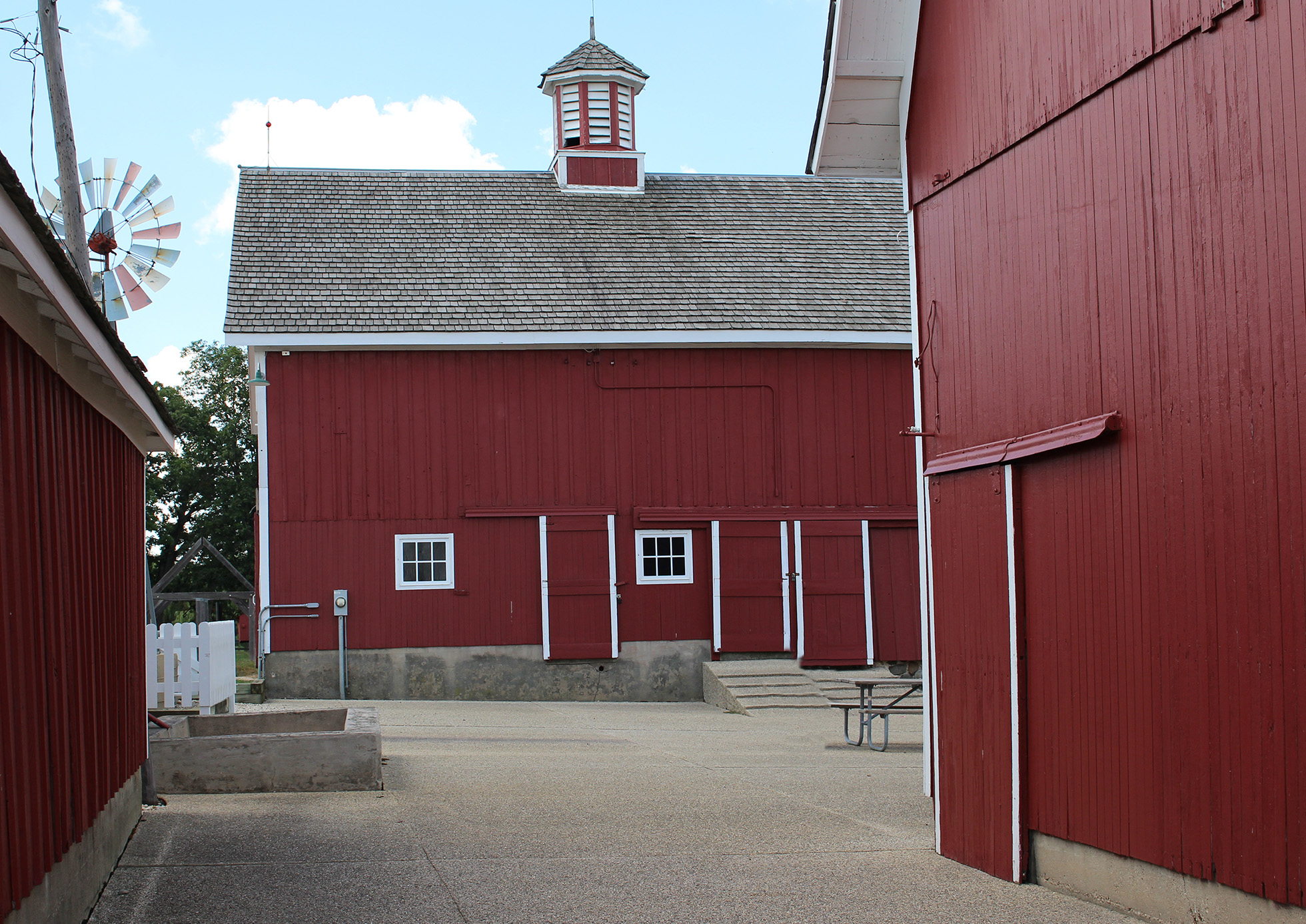 Photo of the historic red barns at Bonner Farm